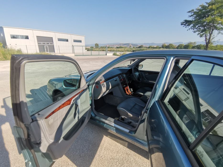 Мерцедес Е240 2003