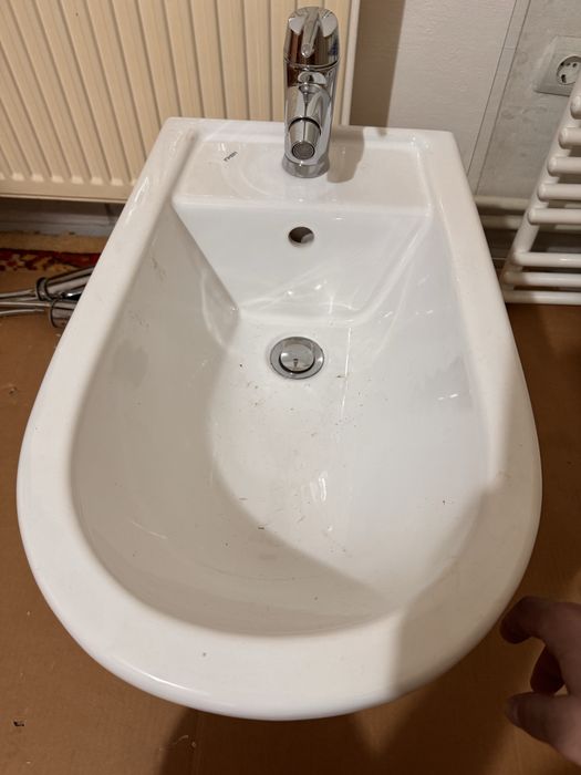 Bideu portelan cu baterie mono si sifon inclus