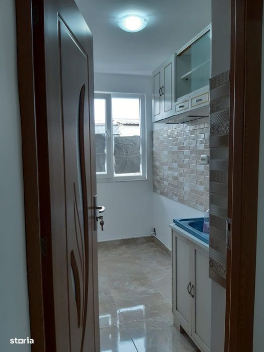 De inchiriat apartament cu 2 camere si balcon, renovat,mobilat 1100lei