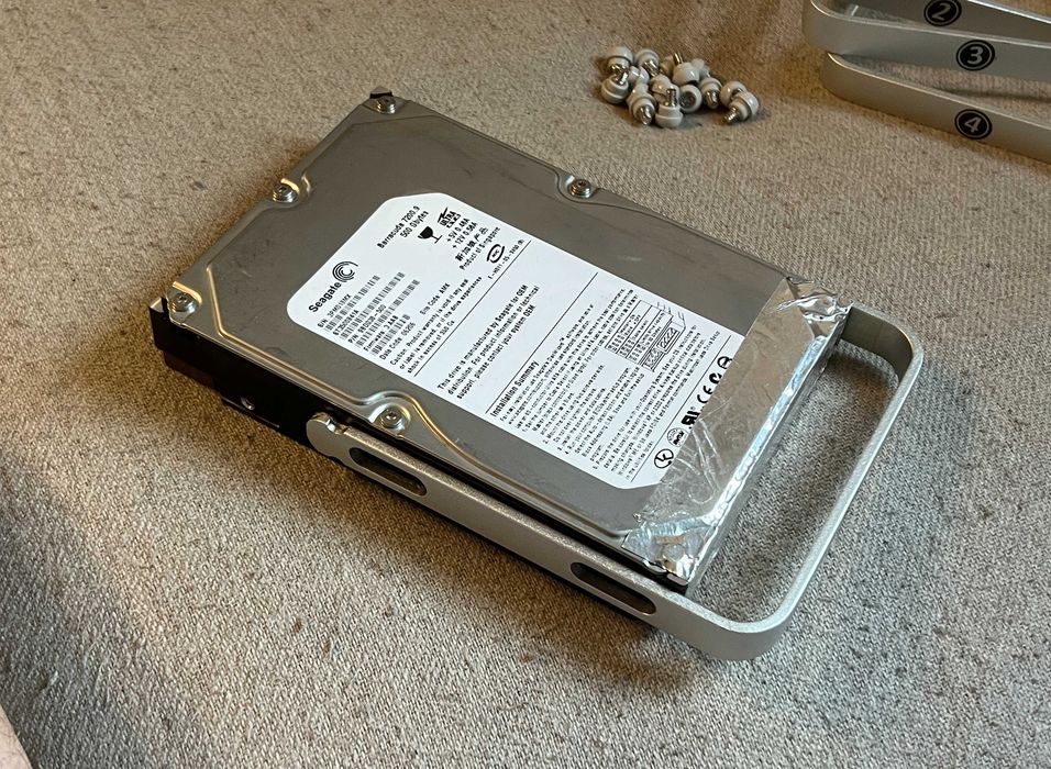 Set 4 SmartGuider DataTale prindere HDD 3.5 cu suruburi RAID NAS