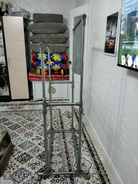 Напольная вешалка для одежды