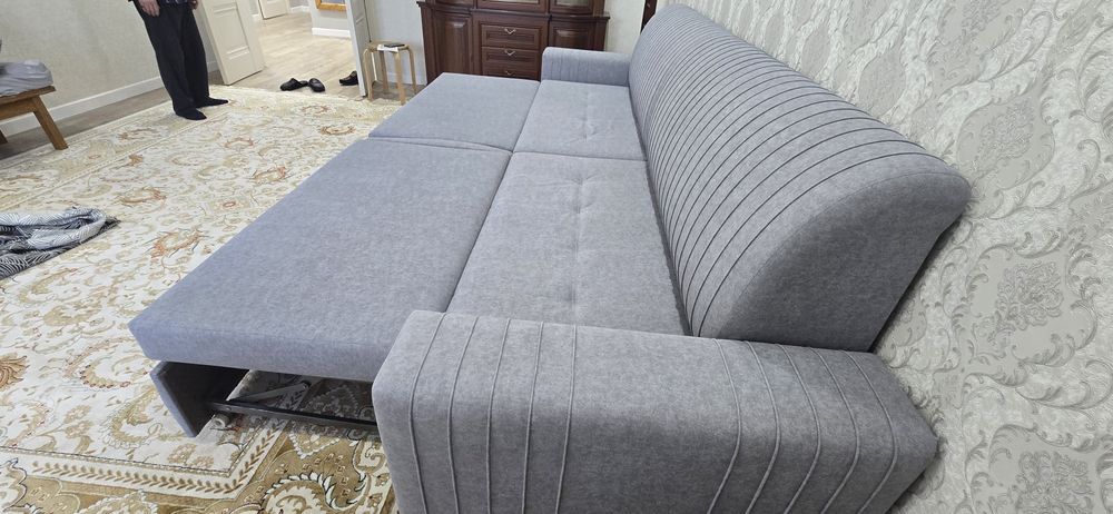 Продам диван 3 метра в очень хорошем состоянии