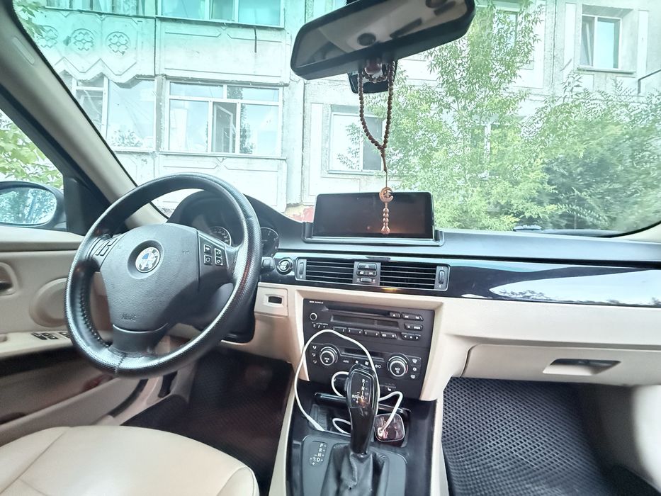 Срочно продам BMW 320i E90