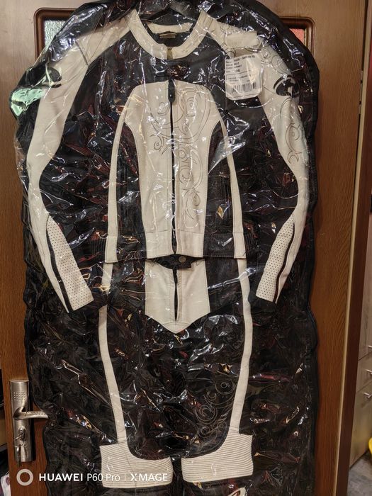 Дамски мото екип

Held

Размер 36