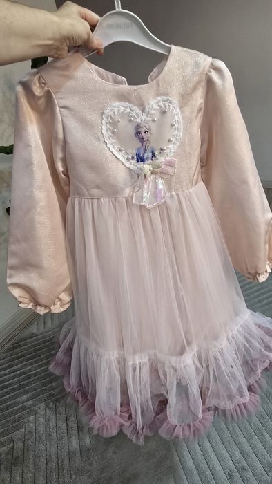 Красивое платье со шлейфом