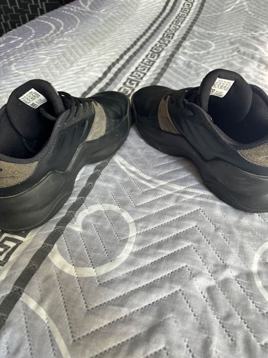 Обувки adidas 42