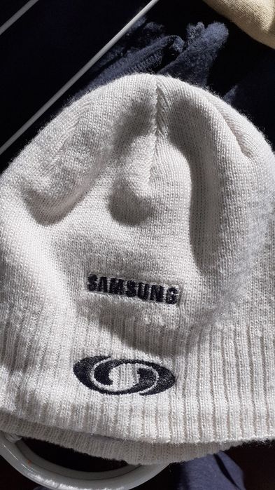 Caciula Salomon originala contine lana nepurtata