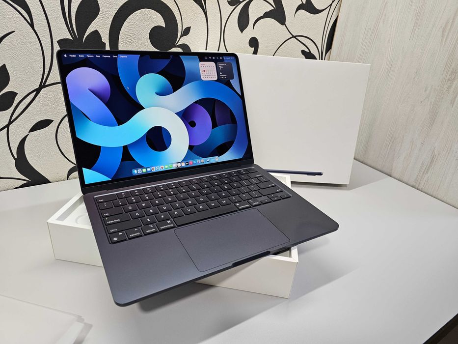ПРОДАМ Macbook Air 13" inch M2 (16GB/256GB). Практический НОВОЕ 100%