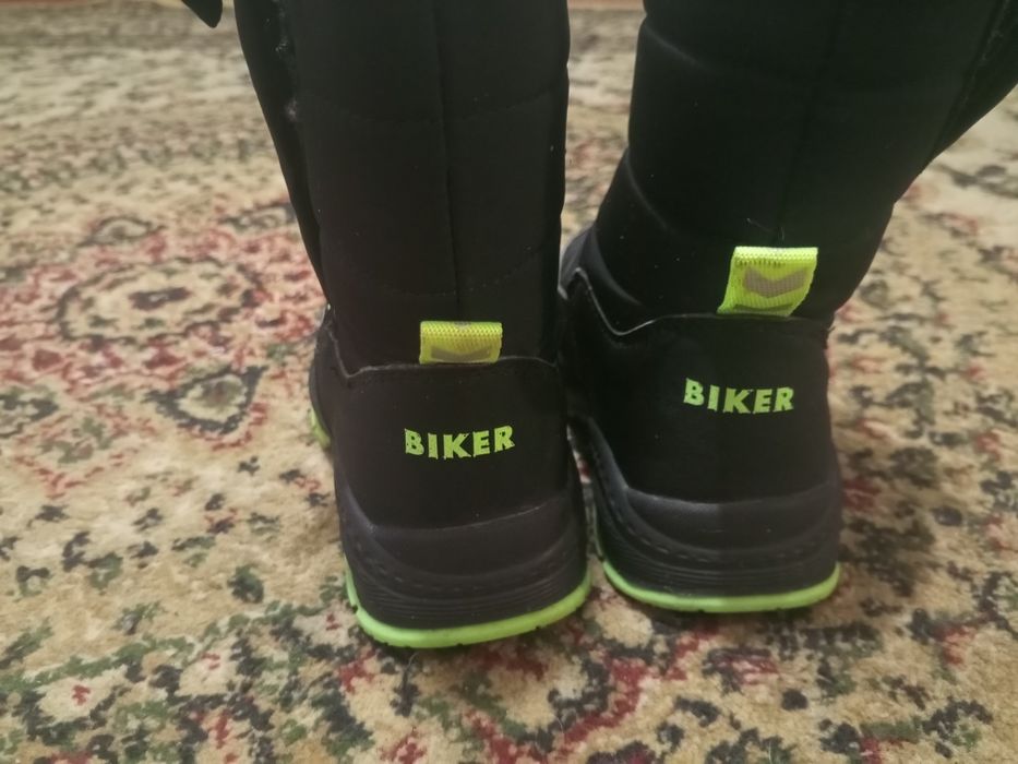 Продам детские сапоги "дутики"