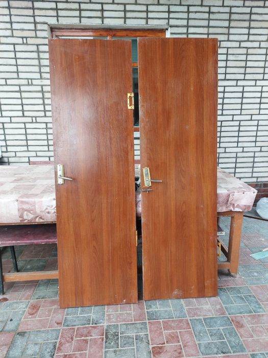 Продаются двери каждая по 3000 тг