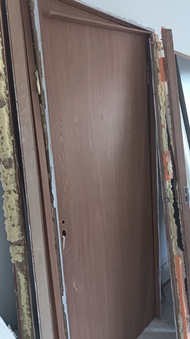 Продам б/у двери с обналичкой