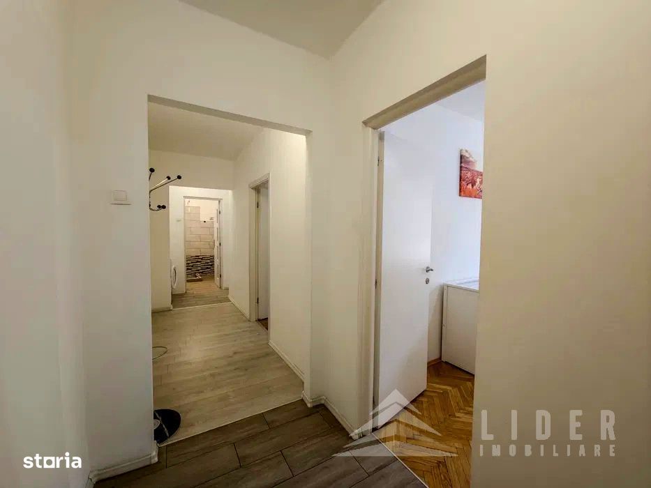 Apartament 3 camere decomandat, etaj 1, parcare in curte.