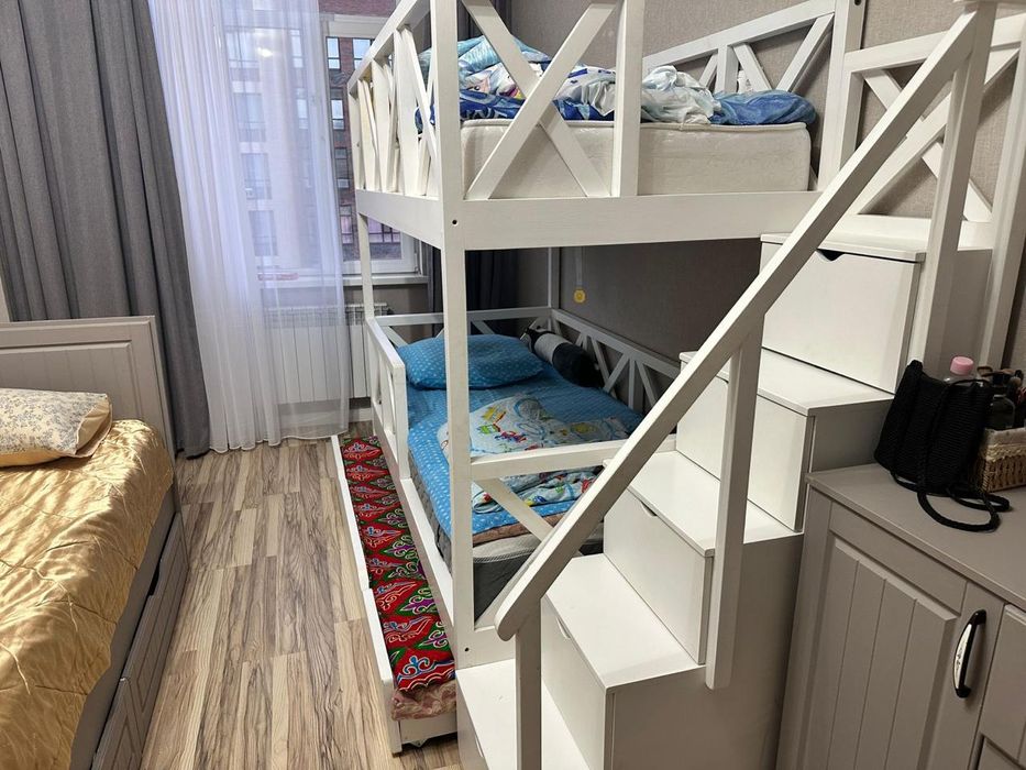 Продам 3 ярусную кровать