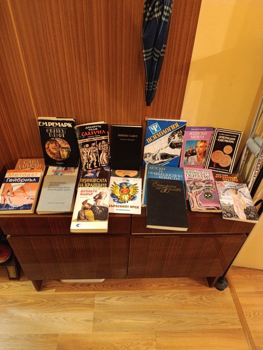 Книги всякакви жанрове.