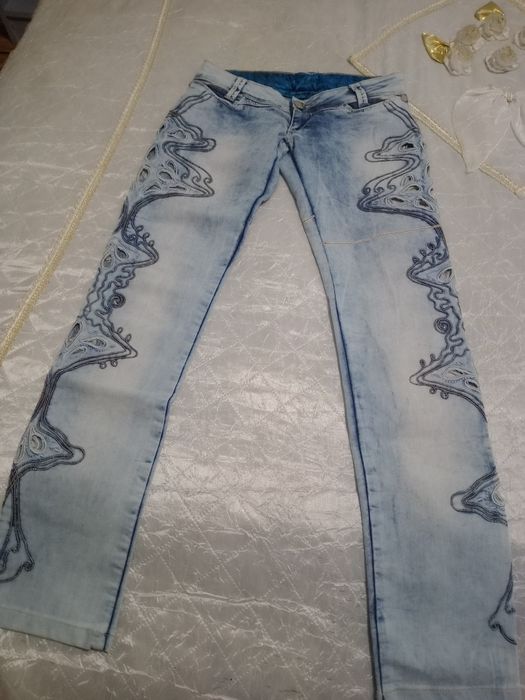 Дамски дънки  с бродерия