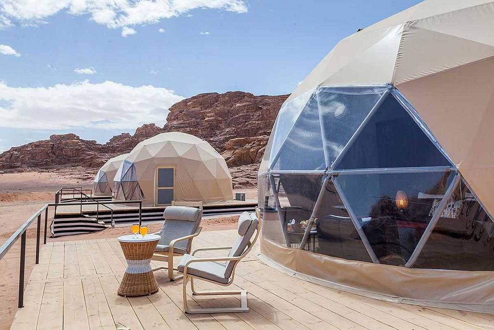 Igloo glamping premium 30 mp,crem,izolatie aluminiu,geam sticla