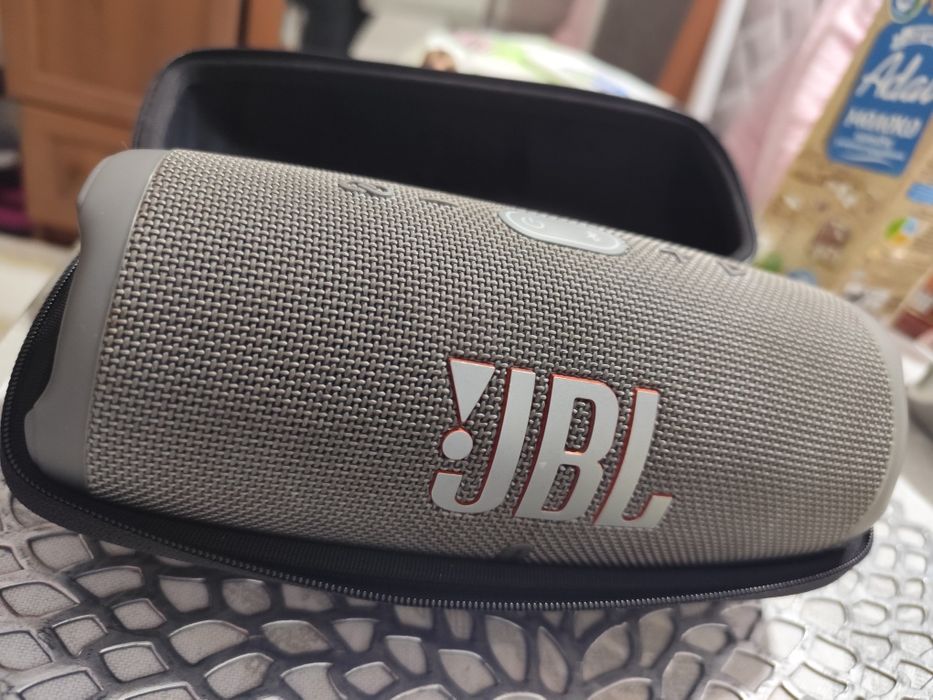 JBL charge 5 продам