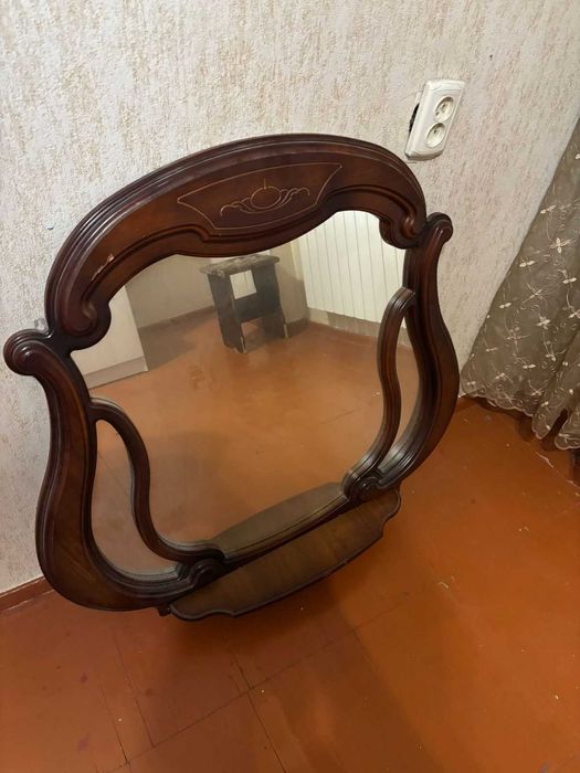 Отдам бесплатно угловой сервант (буфет)