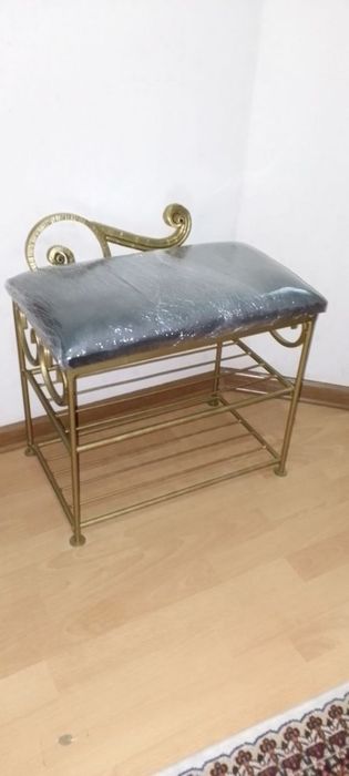 Банкетка ва оёк кийим учун подставкалар сотилади