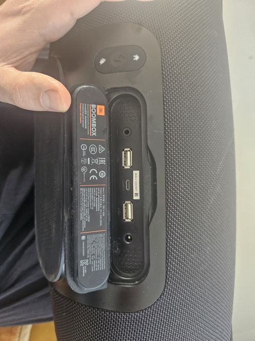 Boxa portabila JBL Boombox, funcționează  impecabil, bass puternic