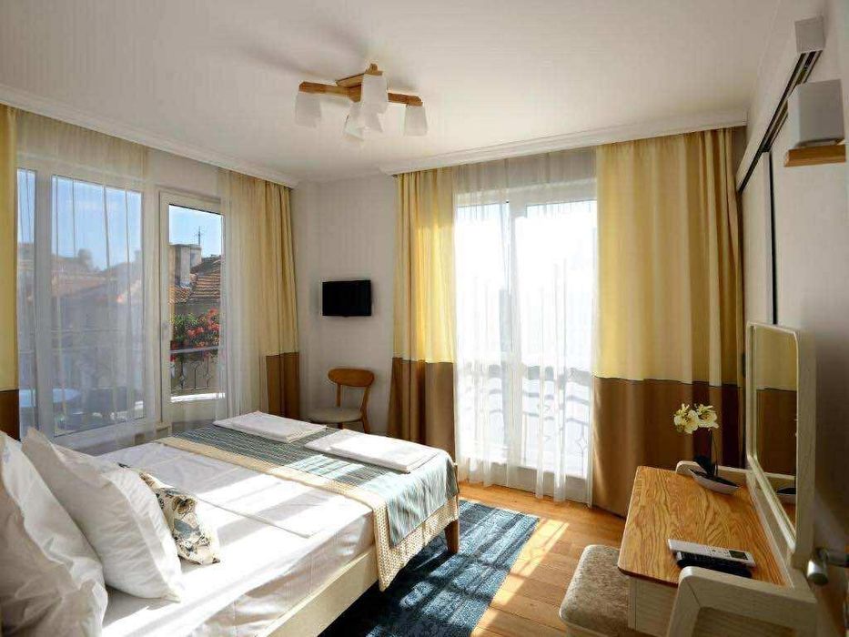 Дава се под наем Четиристаен апартамент в Варна, Център - 100 кв.м за 1500 € - Снимка #3