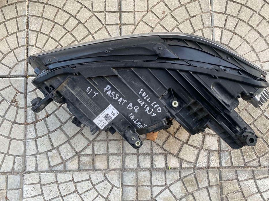 Десен фар за Volkswagen PASSAT B8 Facelift IQ LIGHT MATRIX FULL LED