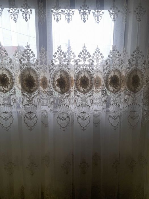 Tull brodat model baroc 100 lei Metrul