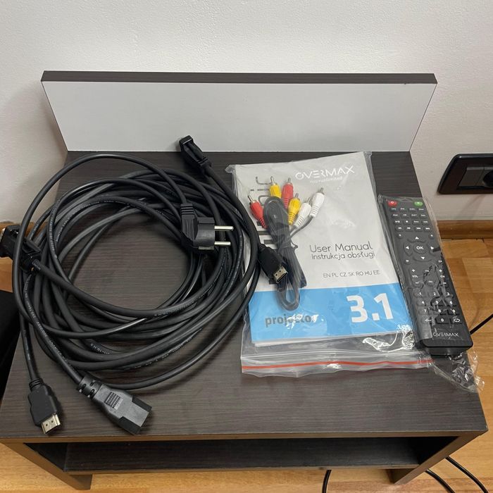 Vând videoproiector overmax multipic 3.1