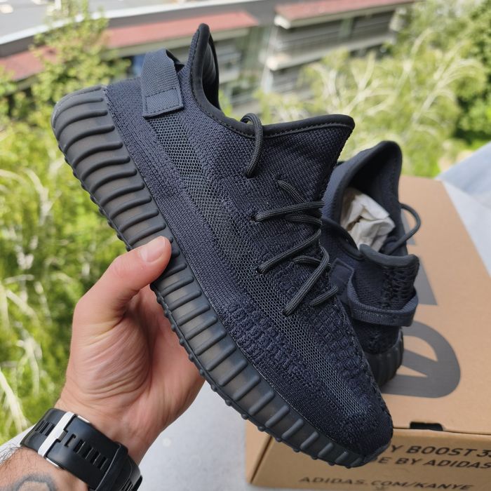 Adidas Yeezy Boost 350 V2  42/44
'ONYX'