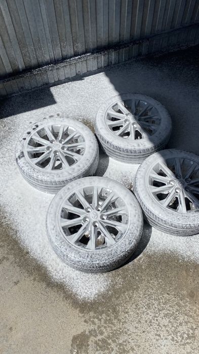 Продам дешевле оригинальный диск Камри
