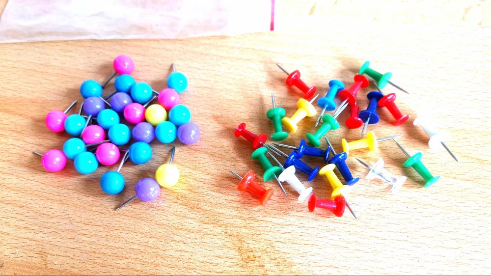 Pioneze colorate   .