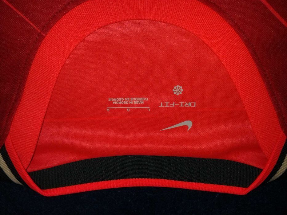 100% Оригинал с автографи! Liverpool/Ливърпул фланелка/тениска!