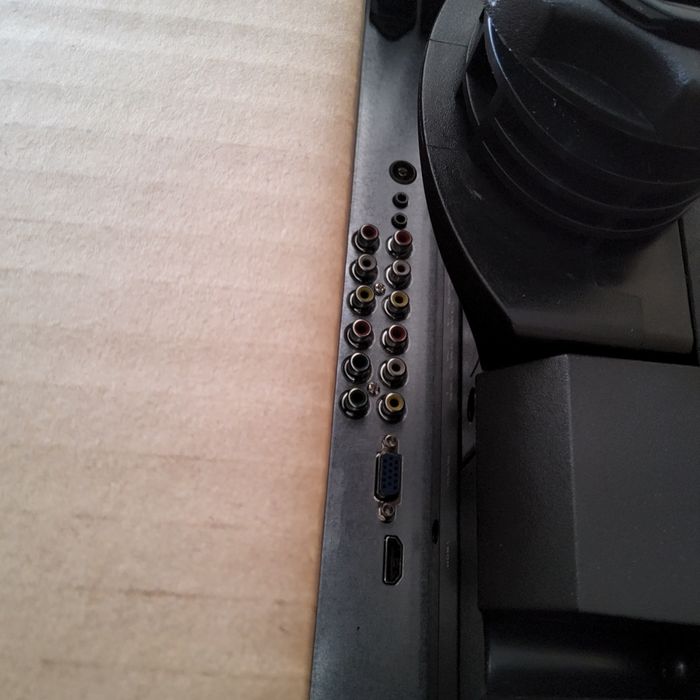 Телевизор     2000 тг