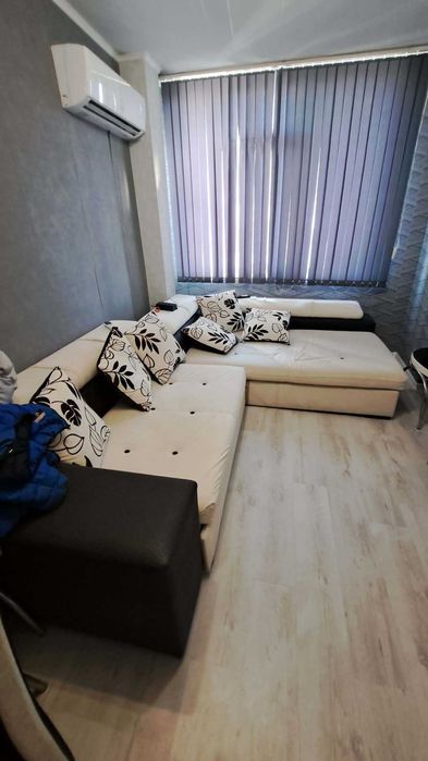 Ъглов диван с маса