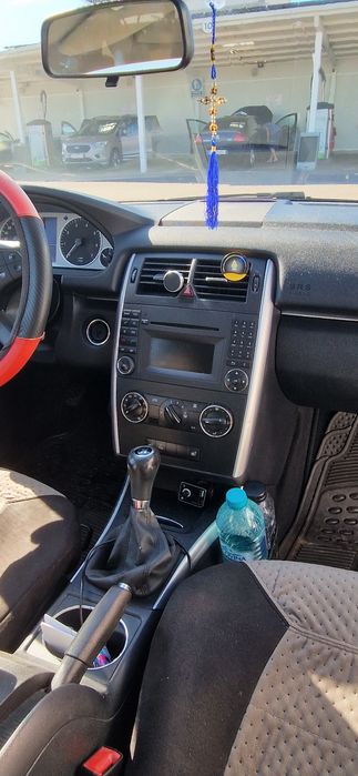 Mercedes Benz B180