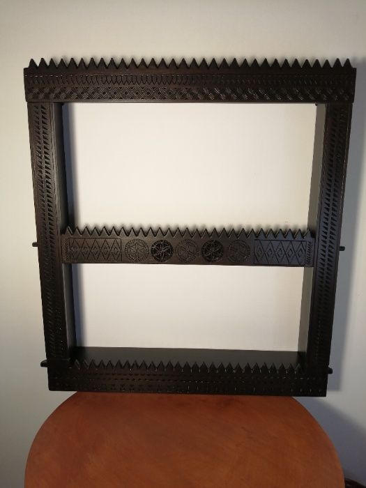 Vand blidar din lemn de tei sculptat cu 2 polite