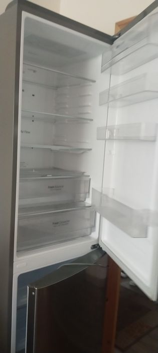 Продам Холодильник LG