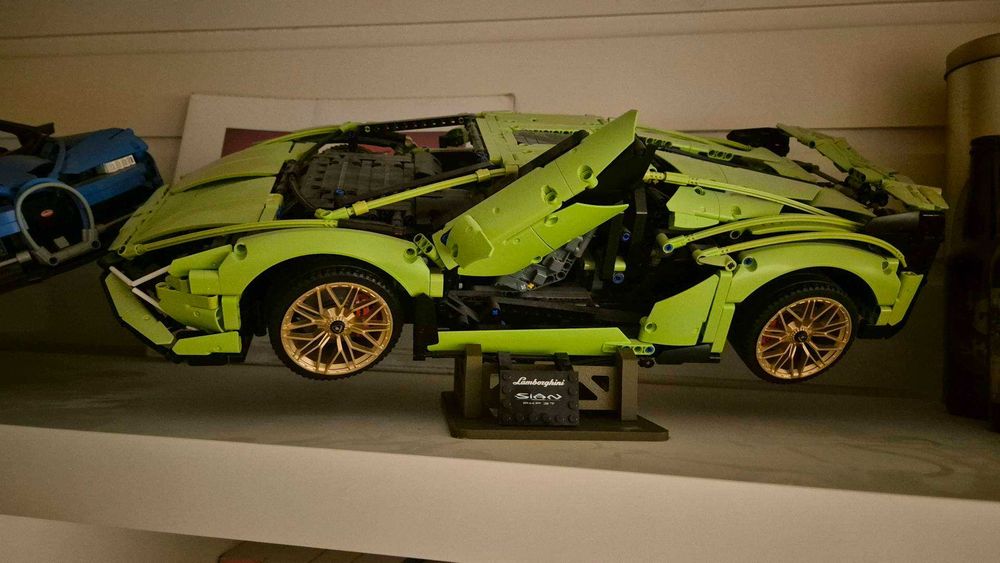 Stand expunere LEGO Technic Ferrari, Bugatti, Lamborghini, McLaren, F1