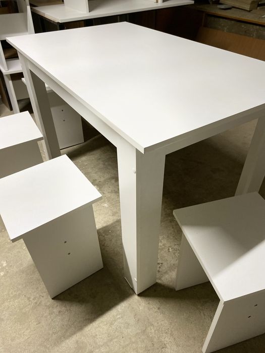 Стол и стулья.25000