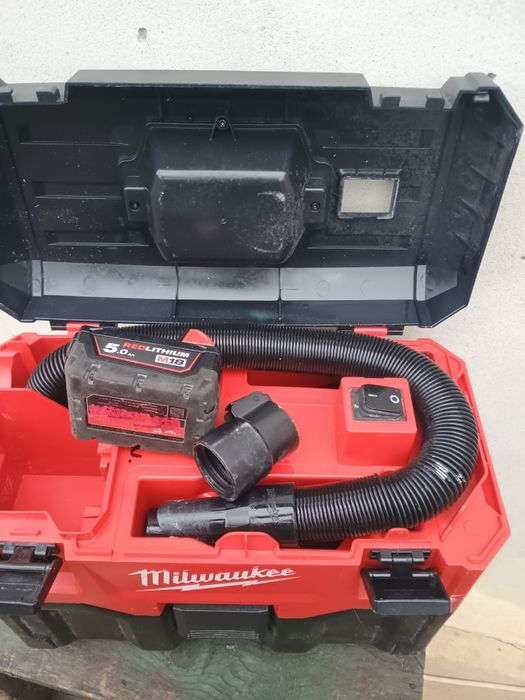 Aspirator milwaukee vc2 + baterie 5 amperi