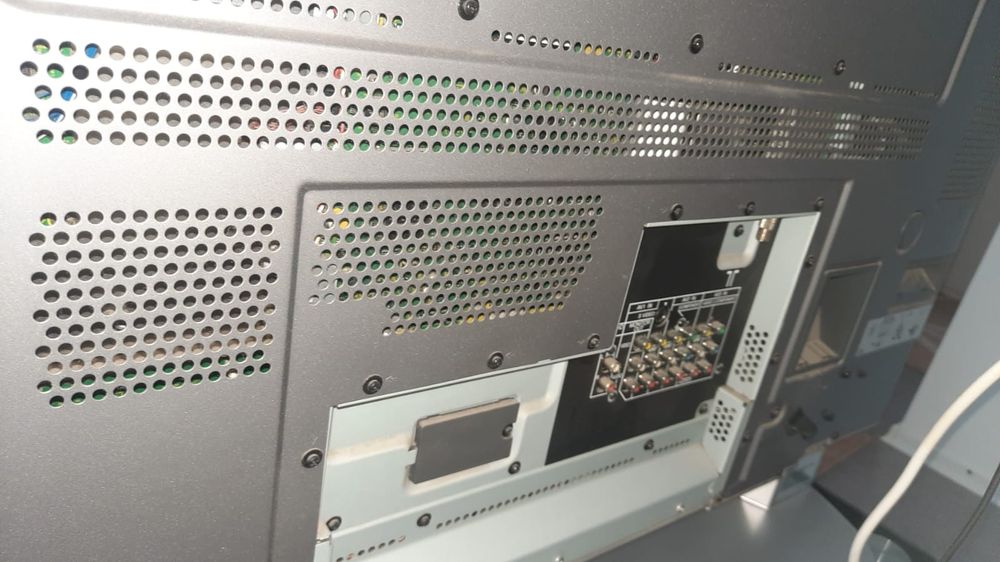 Телевизор Panasonic 106 см