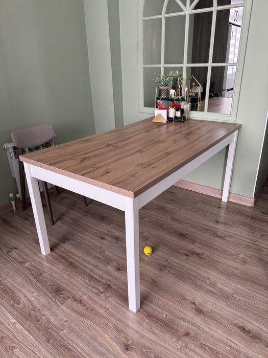 Стол обеденный