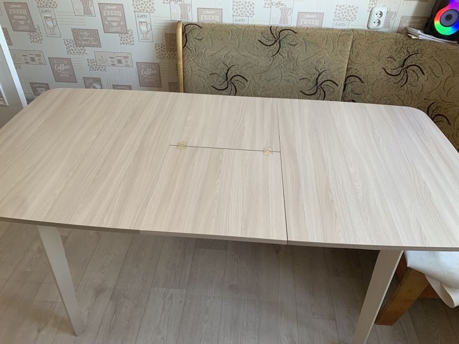 Продаю кухонный стол