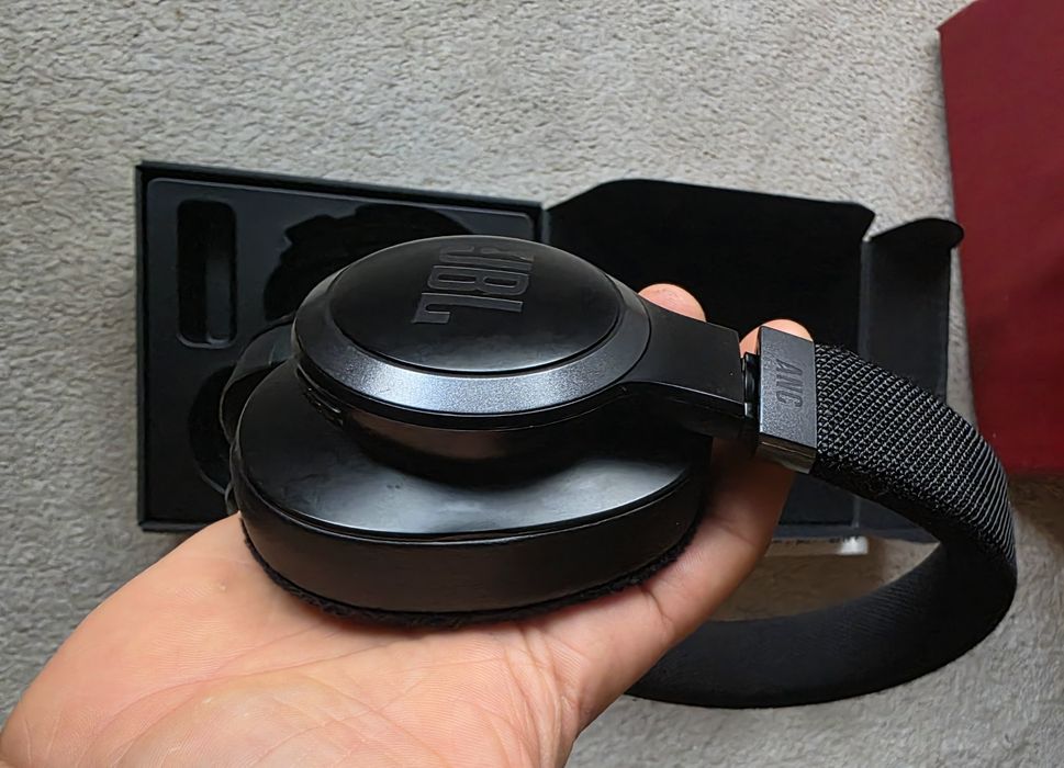 Casti JBL live 660NC