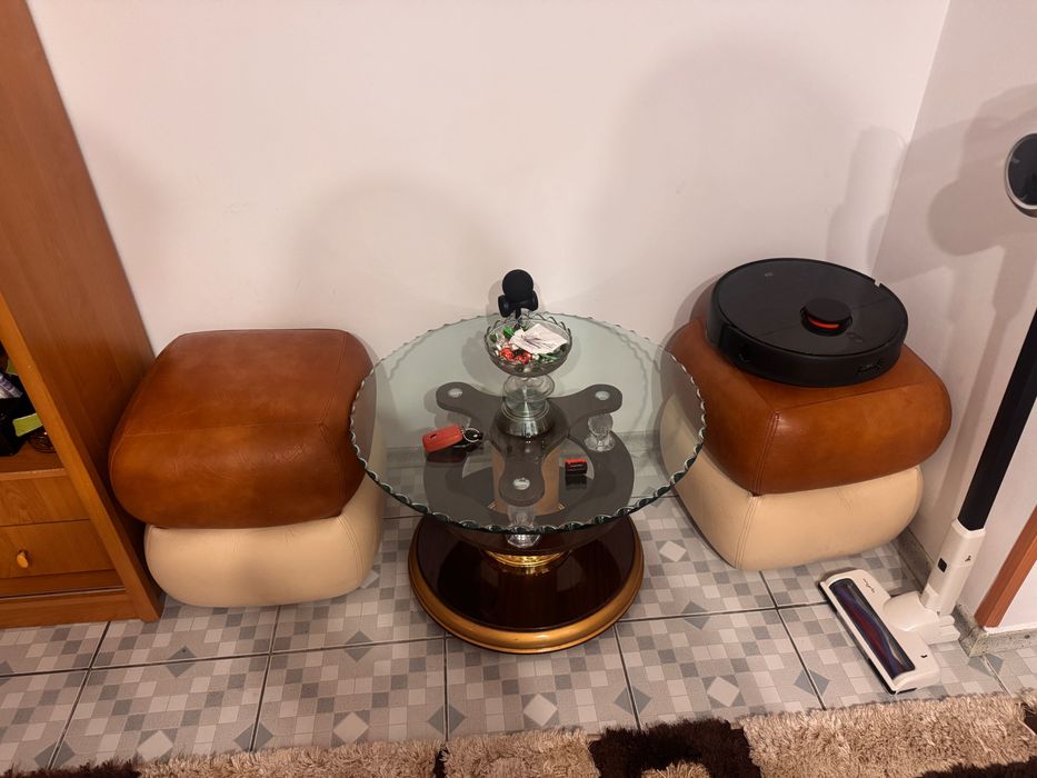 Masa cafea + două pufuri