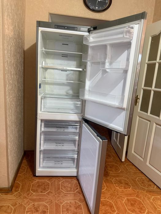 Холодильник Samsung