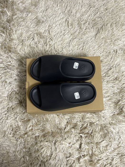 Yeezy Slides ‘Onyx’