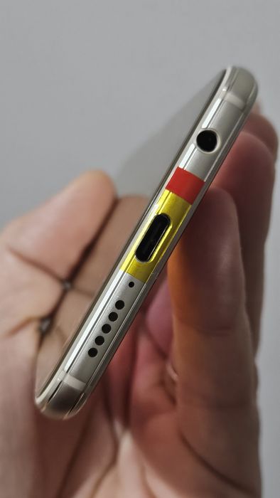 Huawei P20 lite,  64 / 4 gb, ca nou, cu husă