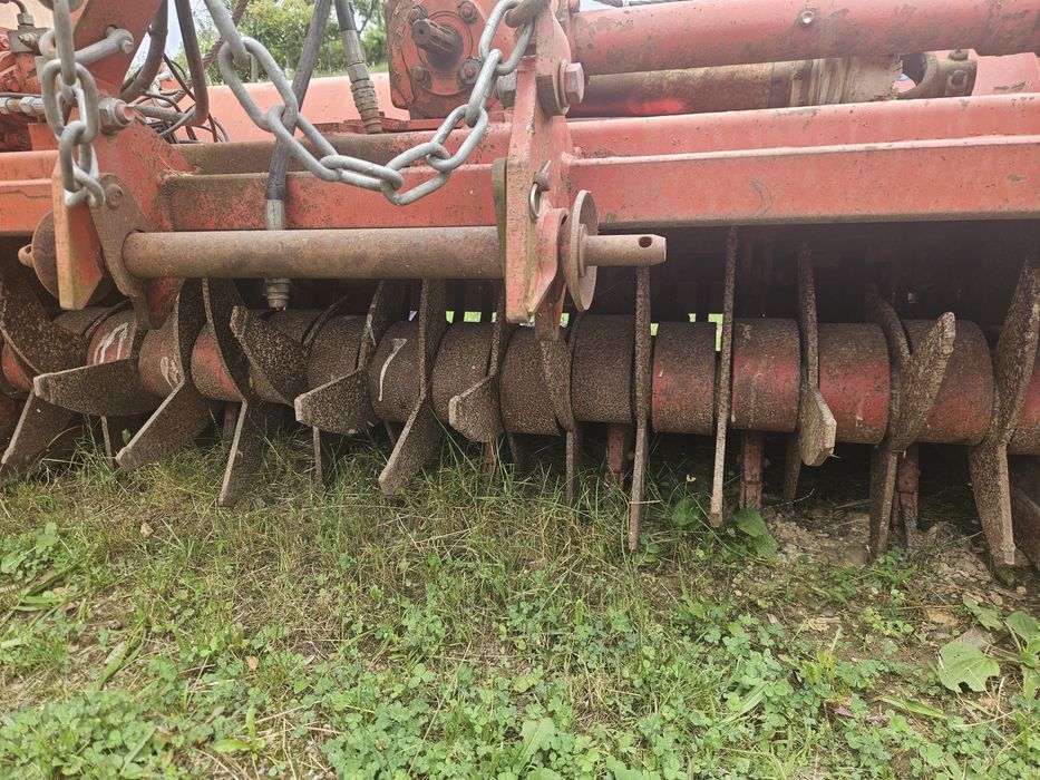 Freza de vegetatie si tocator cu picap pentru crengi , broior