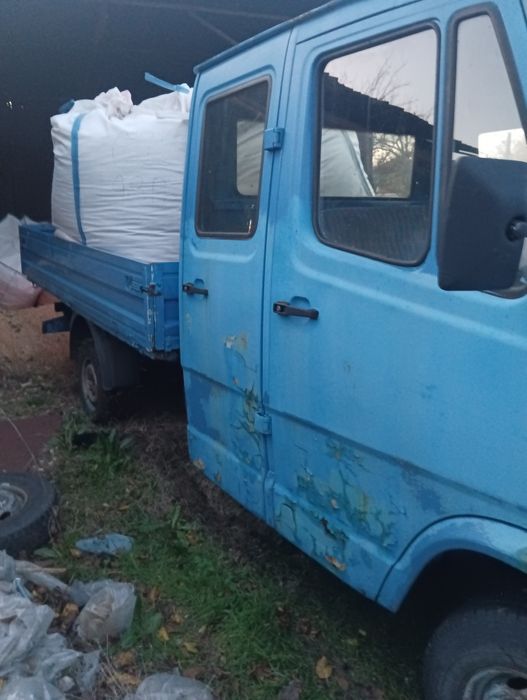 Бордови бус mercedes 208 d